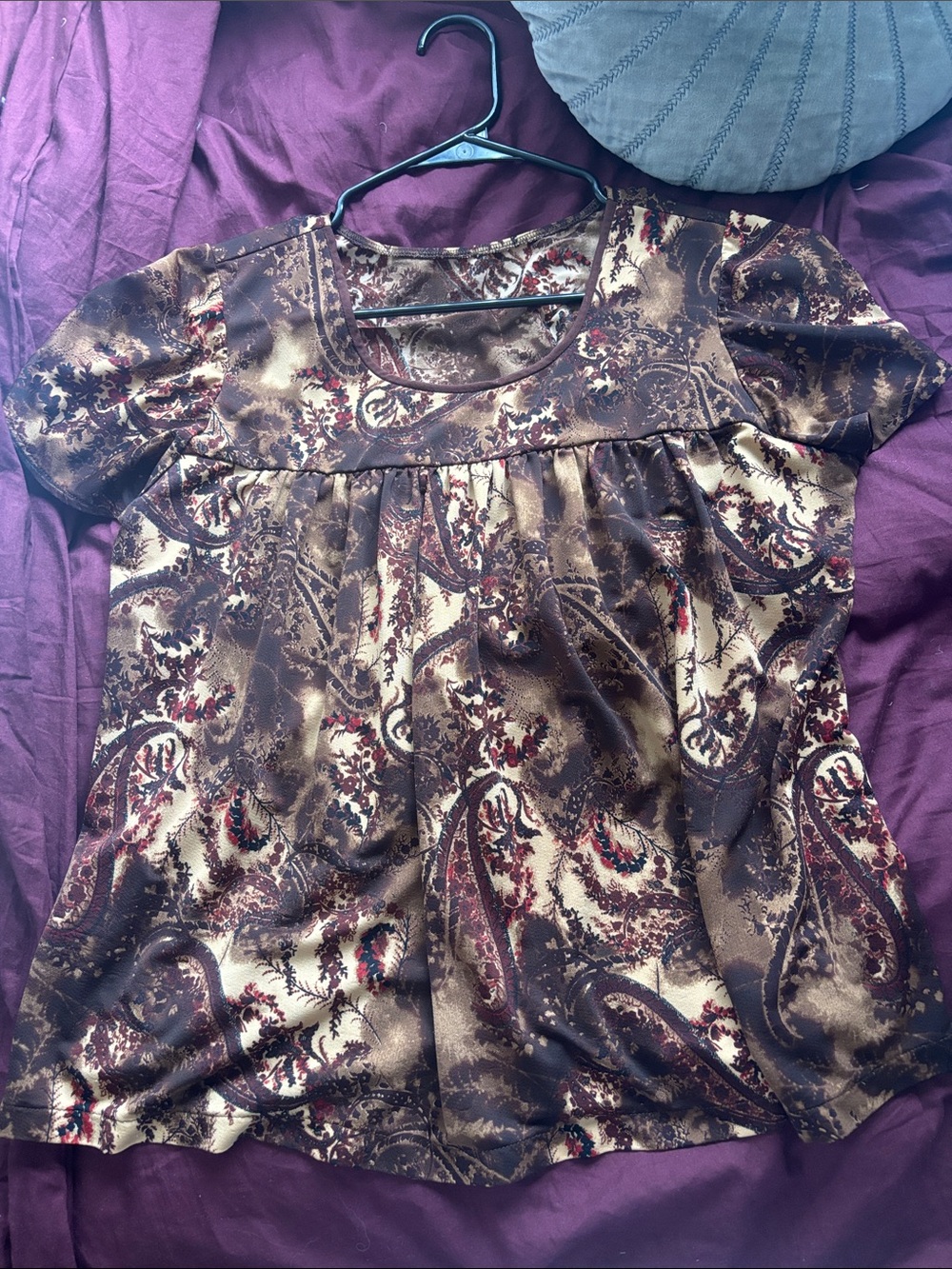 Womens Short Sleeve Paisley Scoop Neck Top - Brown